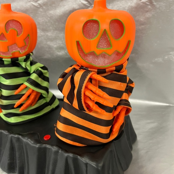 Singing and dancing jack-o-lanterns - Picture 6 of 8